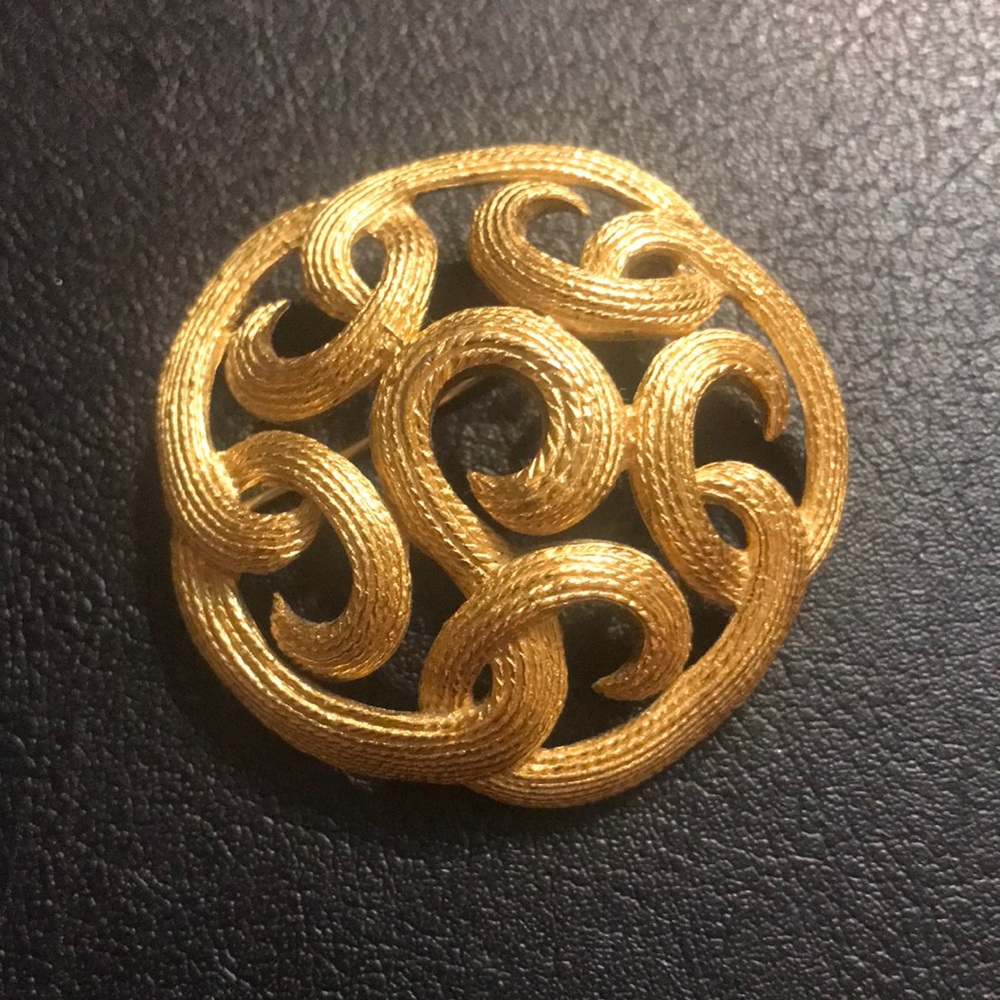 1970’s TRIFARI Gold brooch …BEAUTIFUL